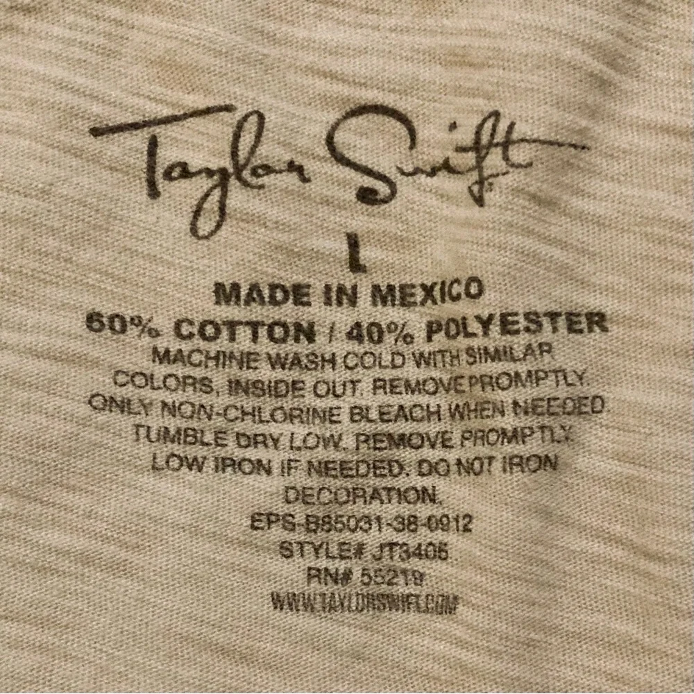 Taylor Swift “Red” 2012 v neck shirt - Picture 4 of 5